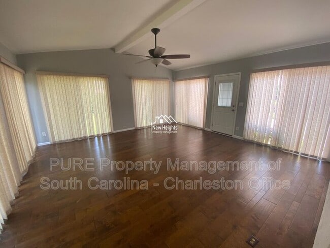 Building Photo - 14 Lampton Rd