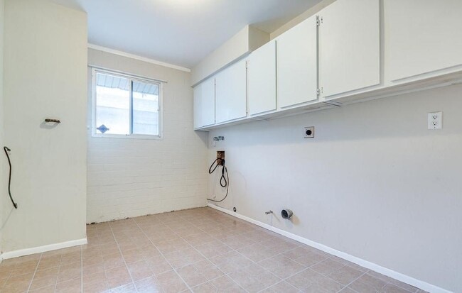 Building Photo - 2439 E Del Rio Dr