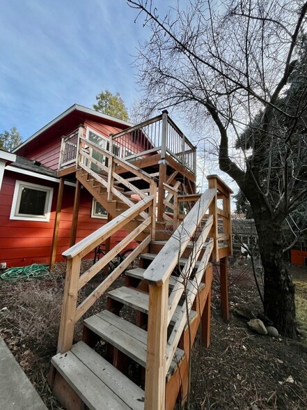 Building Photo - 1421 NE 8th St