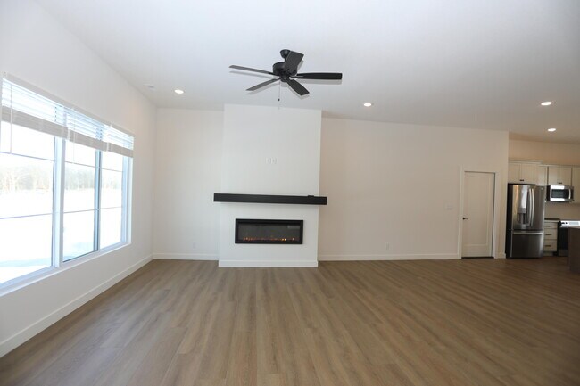 Building Photo - 4400 Kingston Heath Dr