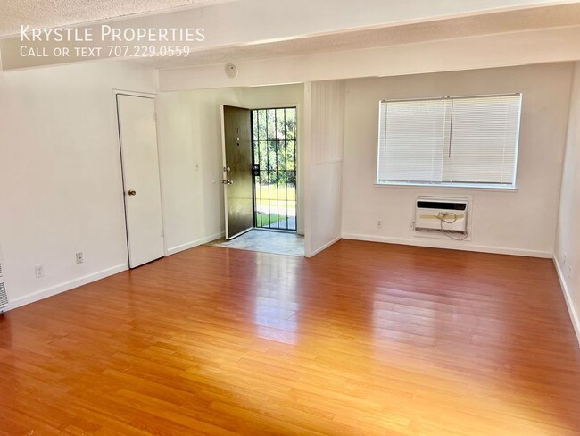 Primary Photo - Spacious lower level Fairfield apartment -...