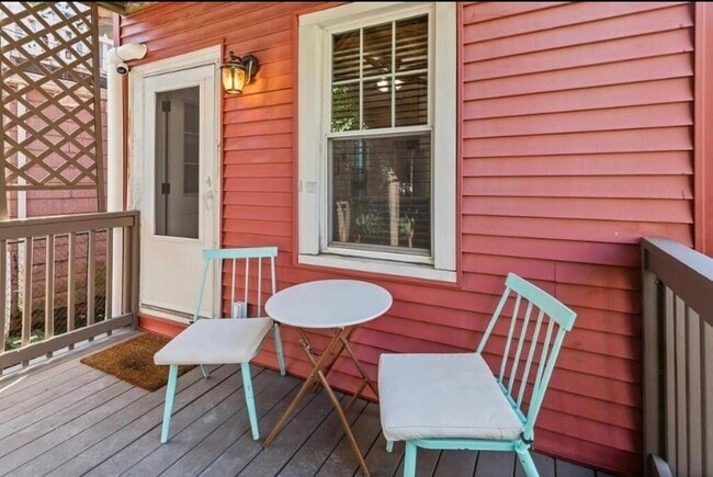 Building Photo - 171 Brooks St