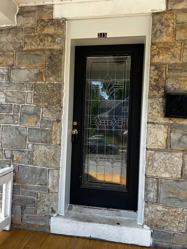 Building Photo - Beautiful 3 Bedroom Home in Woodland Park