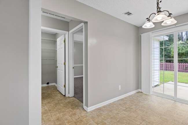 Building Photo - 115 Nandina Wy