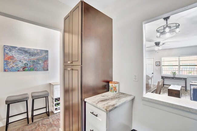 Building Photo - 1450 N Riverside Dr