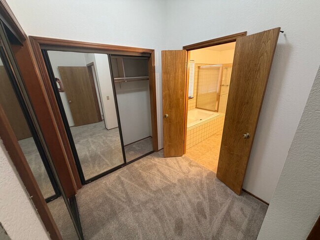 Building Photo - 4 bedroom | 2 bathroom | Gold River home