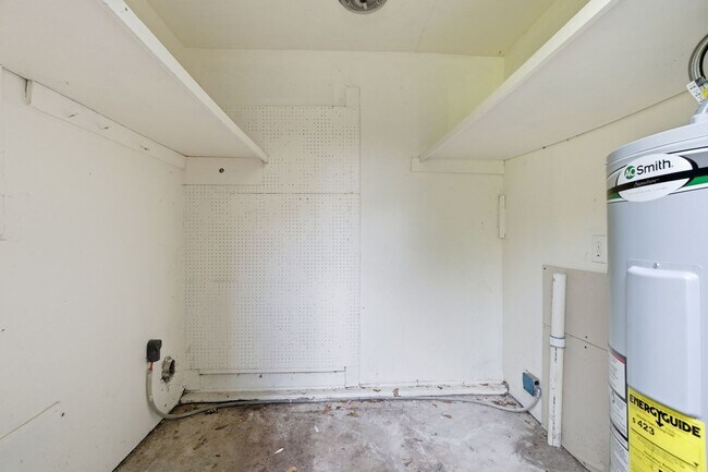 Building Photo - Charming 2-Story Bellevue Townhome in Nashville
