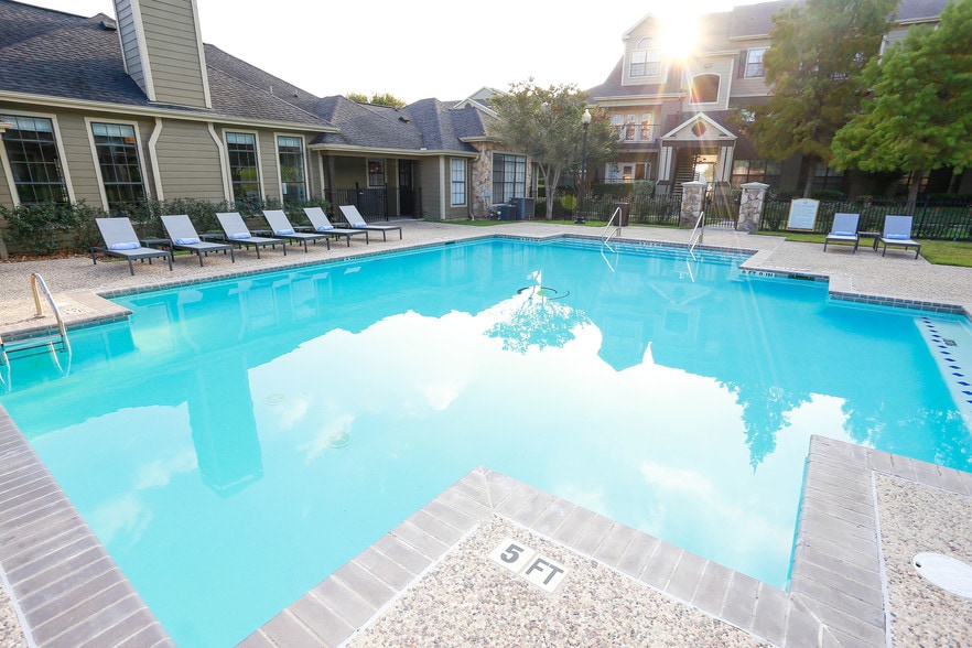 Dominion Park 9835 Fredericksburg Rd San Antonio TX 78240 Apartment