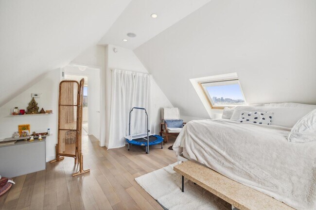 Building Photo - OPEN HOUSE: Saturday (6/27) 12:30pm-1:00pm. Stunning 3-Level Single Family Home with Modern Touch...