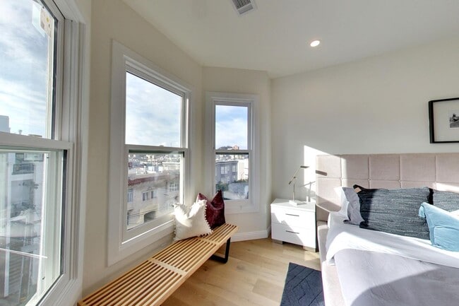 Building Photo - 1262 Vallejo St