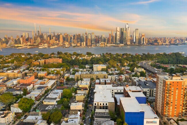 Building Photo - 121 34th St