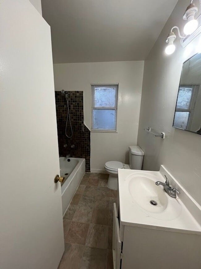 Building Photo - 229 T St