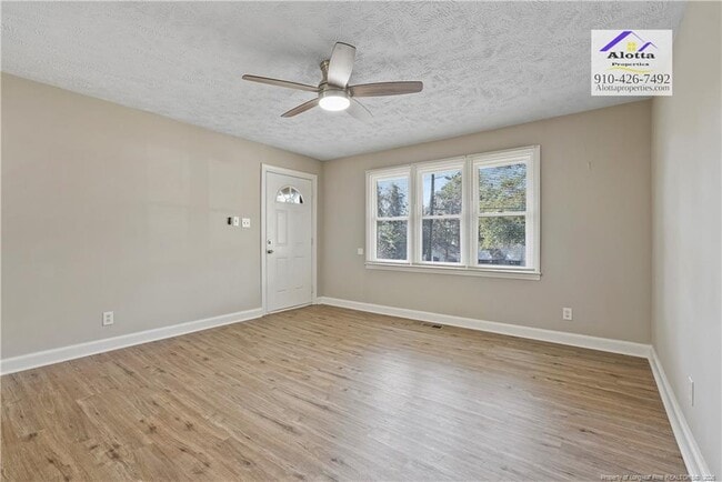 Building Photo - 2054 Osceola Dr