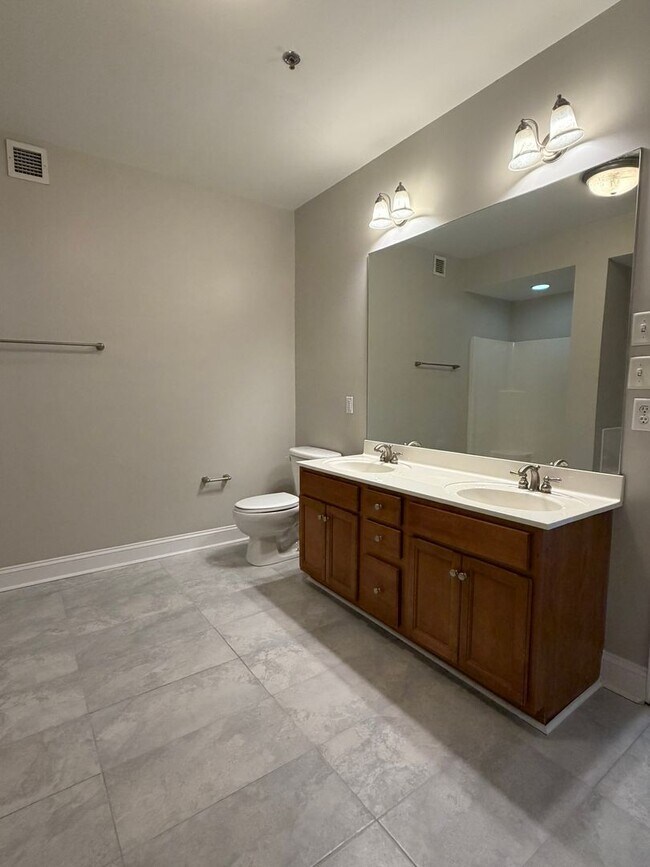 Building Photo - **Stunning Waterfront Condo in Downtown Knoxville**  2 Bedroom, 2 bath Fully renovated! Available...