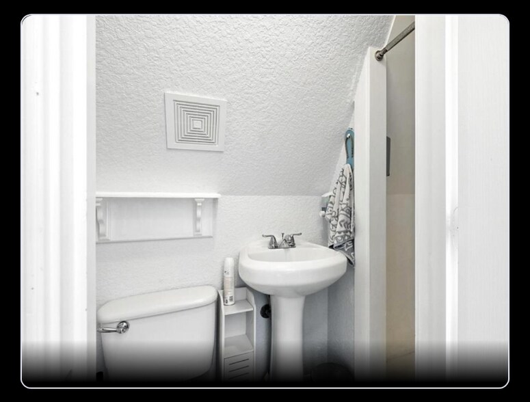 Building Photo - 222 Sandpebble Pl