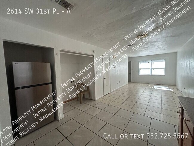 Building Photo - 2614 SW 31st Pl