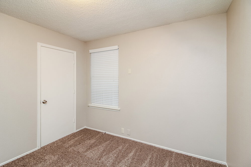 Building Photo - 1616 Columbia Dr