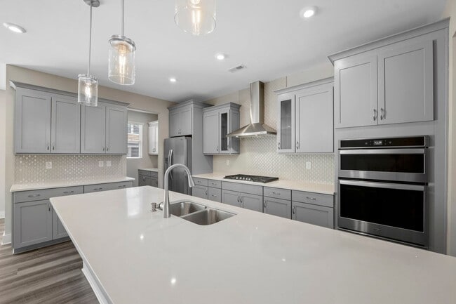 Building Photo - Gorgeous Aria at the Park 3 Bedroom Townhouse!