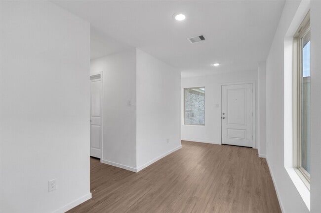 Building Photo - 18699 Cepagatti Dr