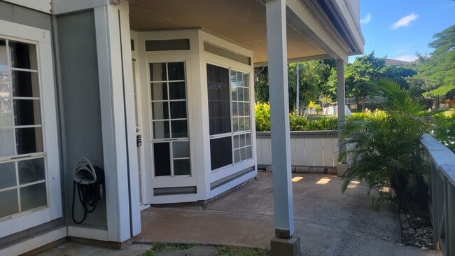 Building Photo - 2BR/2BA/2prkg Townhouse unit in a Guard-ga...