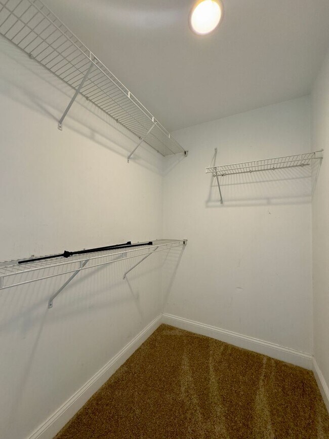 Building Photo - Inviting 3-Bedroom Single Family Townhome ...