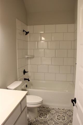 Building Photo - 1082 Mickelson Dr