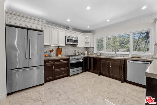 Building Photo - 1743 Stone Canyon Rd