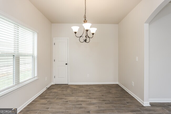 Building Photo - 264 Magnaview Dr