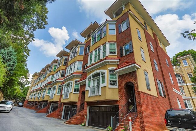 Building Photo - 778 Clifton Heights Ln NE