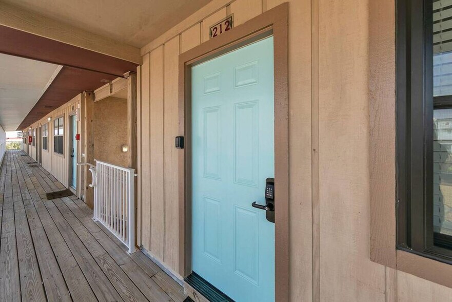 Building Photo - 312 Bream Ave