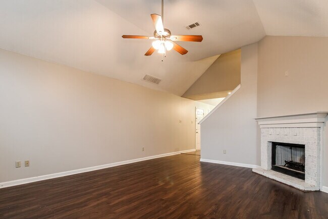 Building Photo - 105 Norma Carol Cove