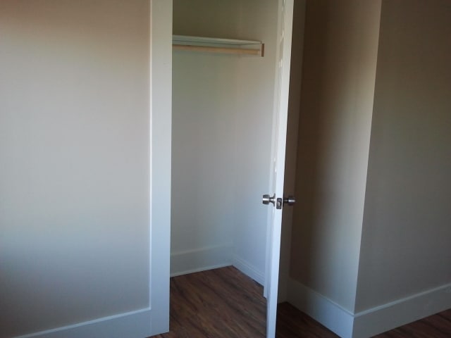 Building Photo - 1331 W 37th Dr