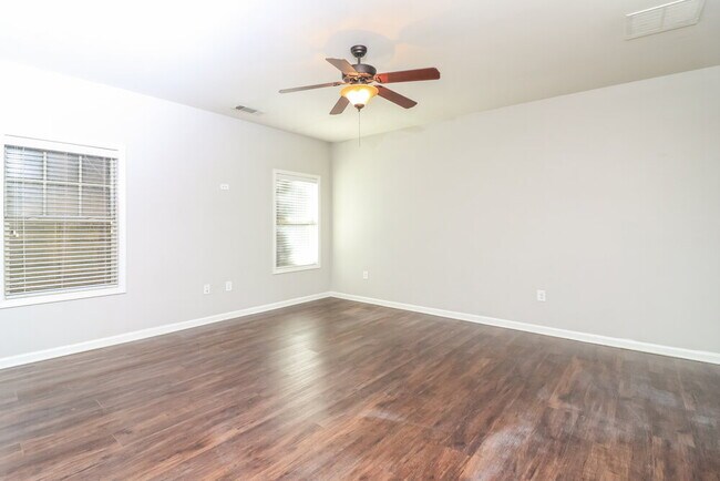 Building Photo - 522 Broughton Dr