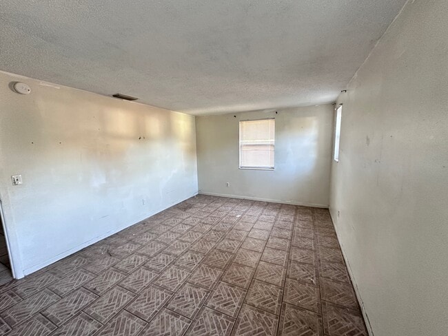 Building Photo - 263 Almansa Rd