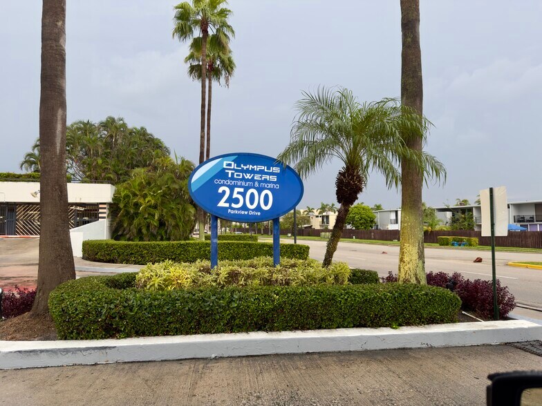 Building - 2500 Parkview Dr