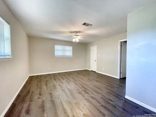 Building Photo - 10185 FM1101
