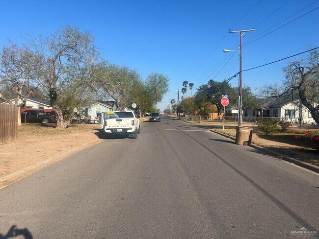 Building Photo - 23 S 5th Ave