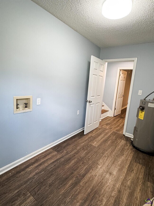 Building Photo - 2108 Marshallville Rd