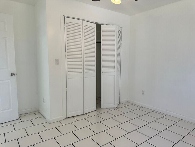 Building Photo - Conveniently Located Home in Modesto