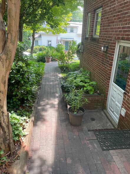 Building Photo - 2502 Sanford St