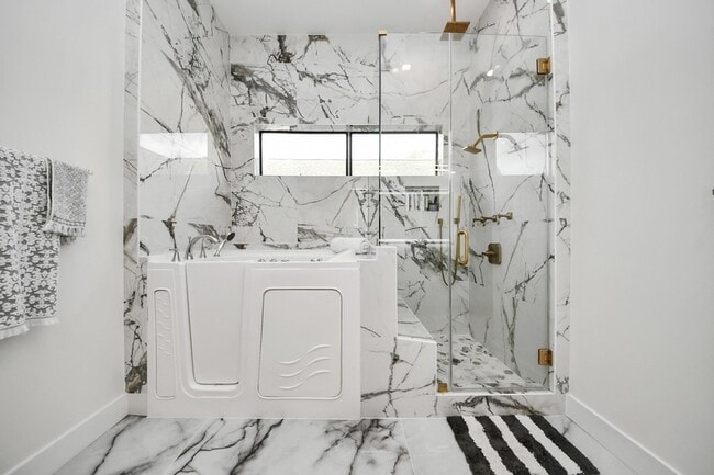 Building Photo - 5327 S Braeswood Blvd