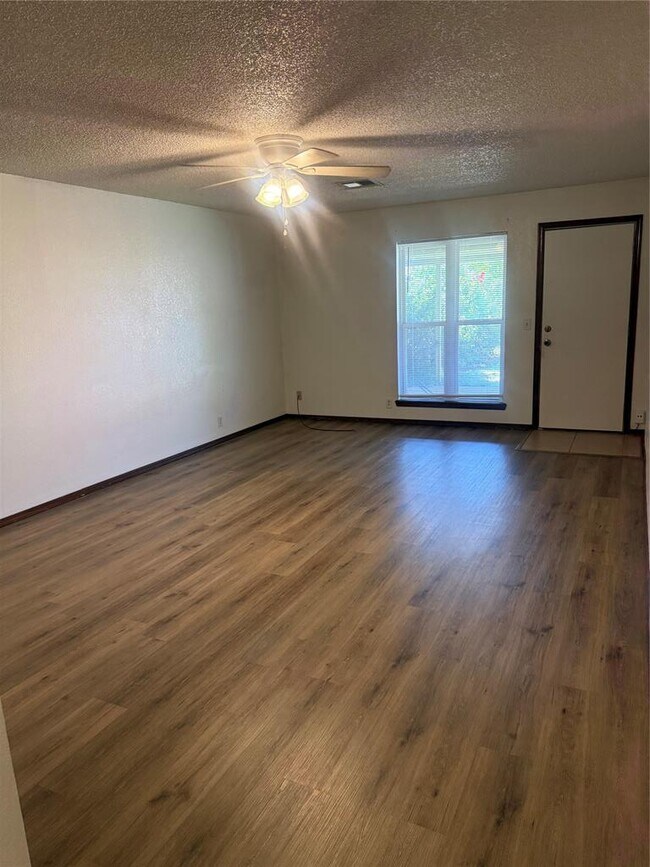 Building Photo - 1309 Summerton Pl