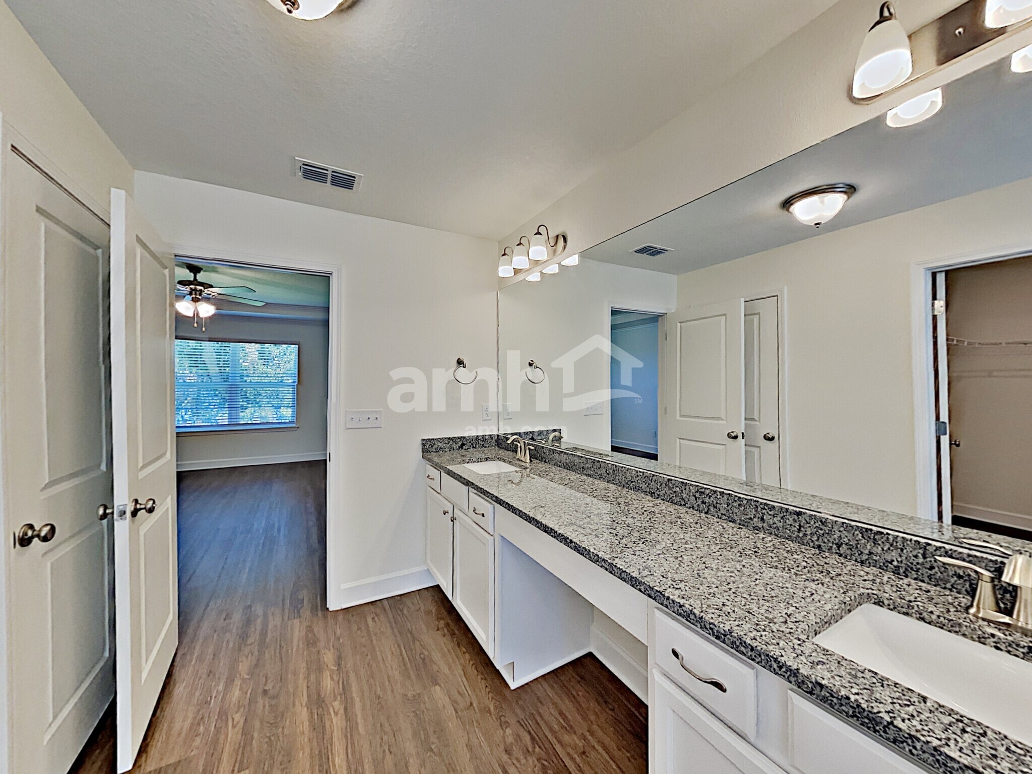 Building Photo - 3015 Creek Village Ln