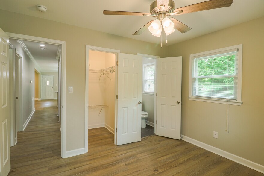Building Photo - 2608 Meadow Lark Ln