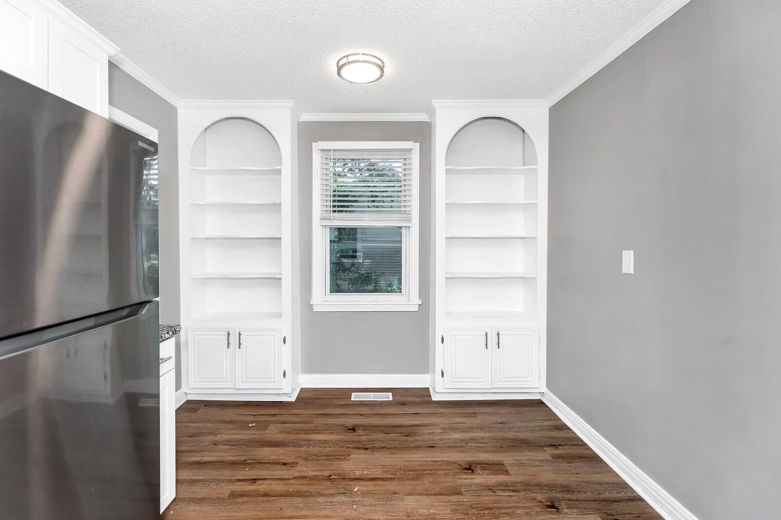 Building Photo - 914 Linwood Dr NW