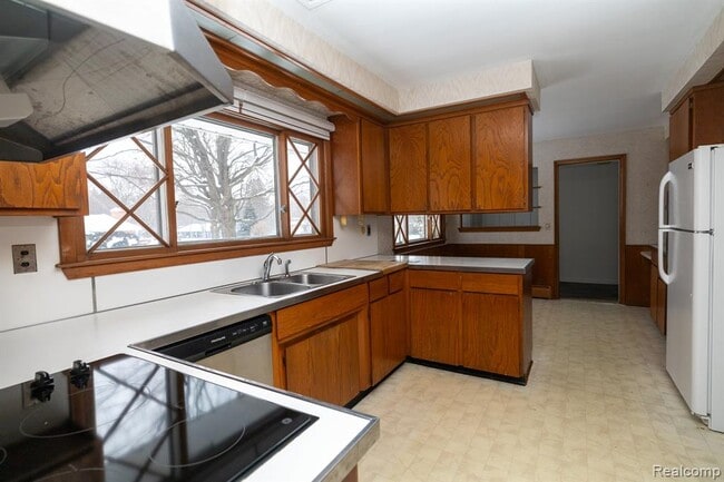 Building Photo - 851 Helston Rd