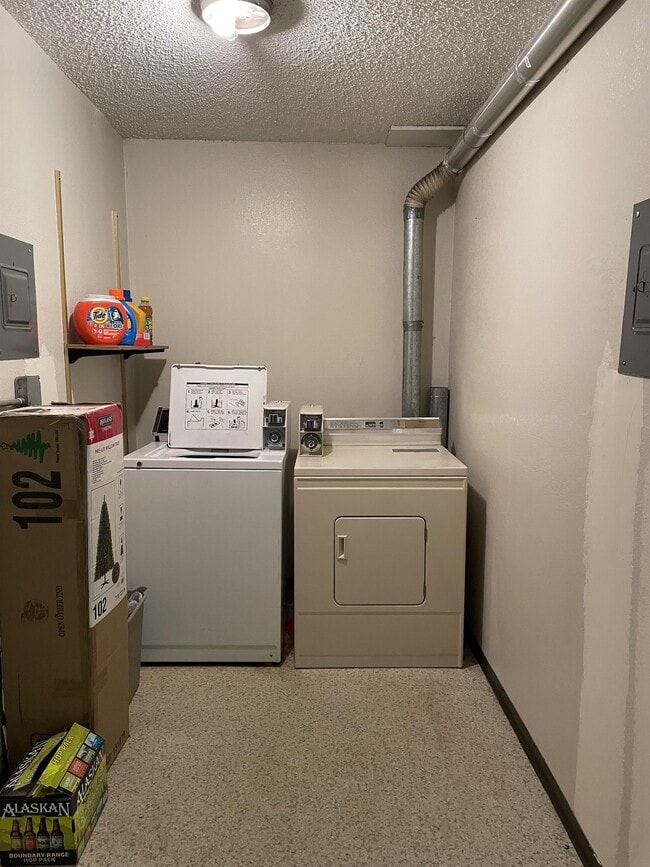 Building Photo - 2663 S Turner St