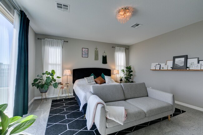 Building Photo - Gated, 4bed + loft with Bedroom and Full bathroom downstairs. Skye Canyon