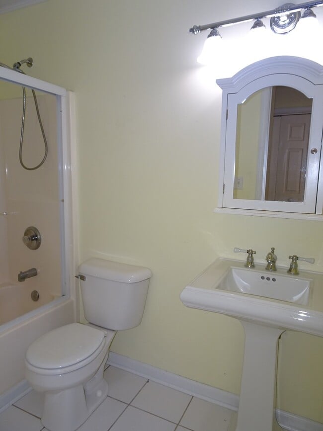Building Photo - Single Family Ranch in Fawn Lake Newport N...