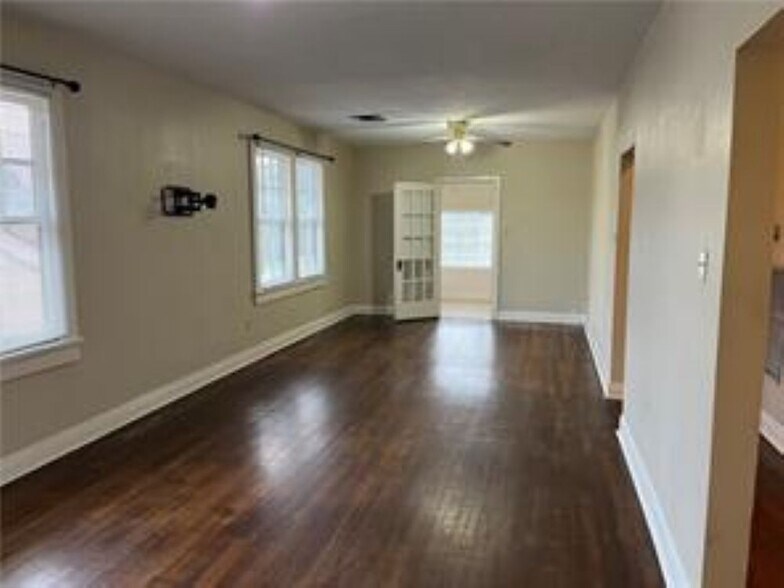 Living/dining - 700 Florida Blvd